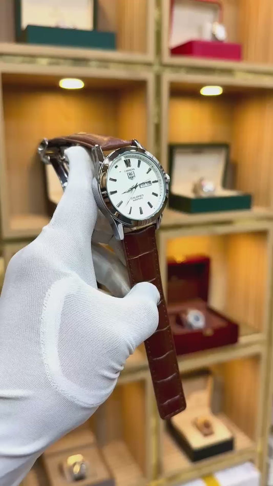 ⌚ Carrera Classic Leather Watch